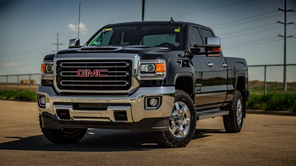 Chevrolet silverado avtomobil