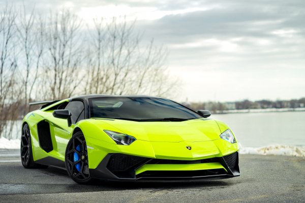 Lamborghini-aventador-vag-green-sky