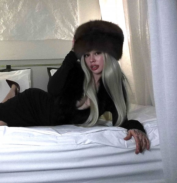 INSTASAMKA - KISS MY DISS