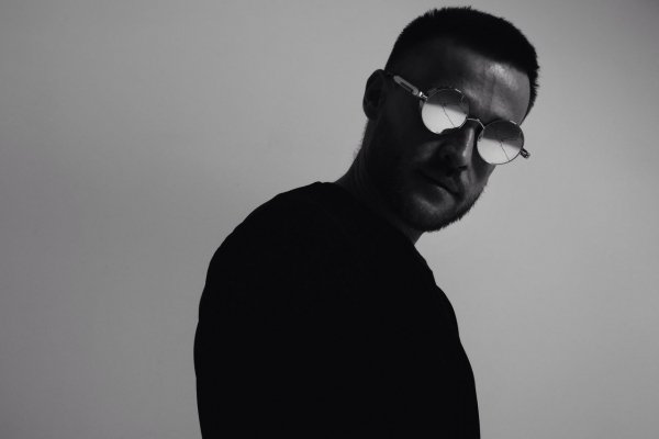 Daffy - С кустами