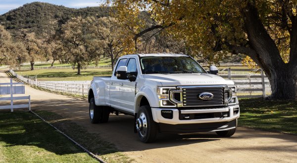 ford-f-450-super-duty-limited-pikap-mashina-derevia