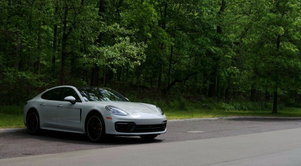 Porsche panamera avtomobil