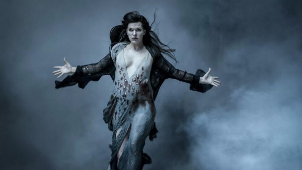 Milla-Jovovich-Hellboy-actress-celebrity-women-Blood-Queen