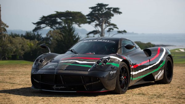 Pagani-huayra-at-pebble-beach
