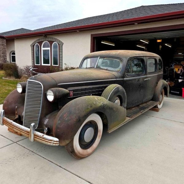 CADILLAC FLEETWOOD 5 PASSENGER TOURING SEDAN V8 (1936г.)