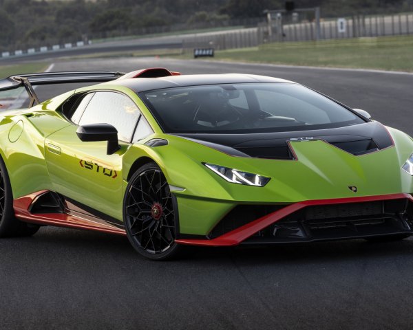 Lamborghini Hurac n STO on the road 155260 10