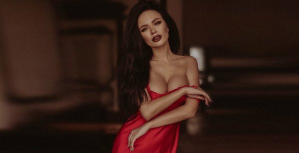 yana-koshkina-aktrisa-s-samymi-krasivymi-formami-1