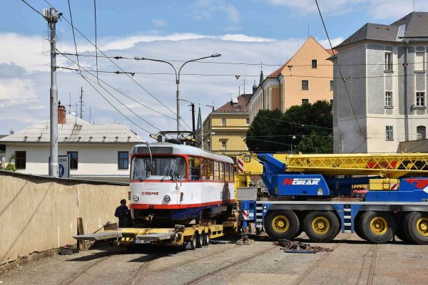Необычная чешская архитектура. Дом с трамваем
