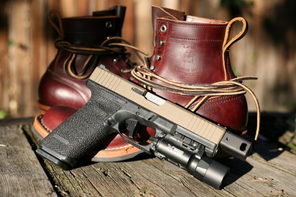 Glock-samozaryadnyy-pistolet-5069