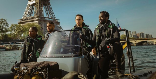 Акулы в Париже (2024)