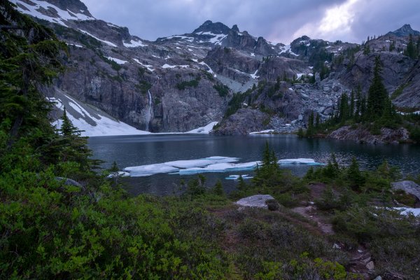 pictures-originals-2018Nature Rivers and lakes Lake on a ba