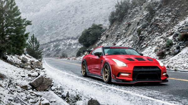 Nissan-gt-r-nissan-krasnyi-doroga-sklon-sneg
