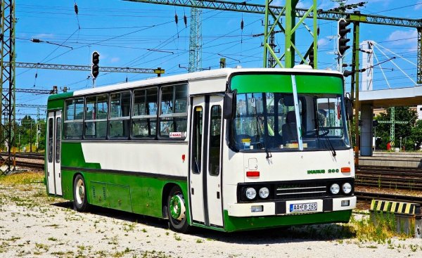 IKARUS 260