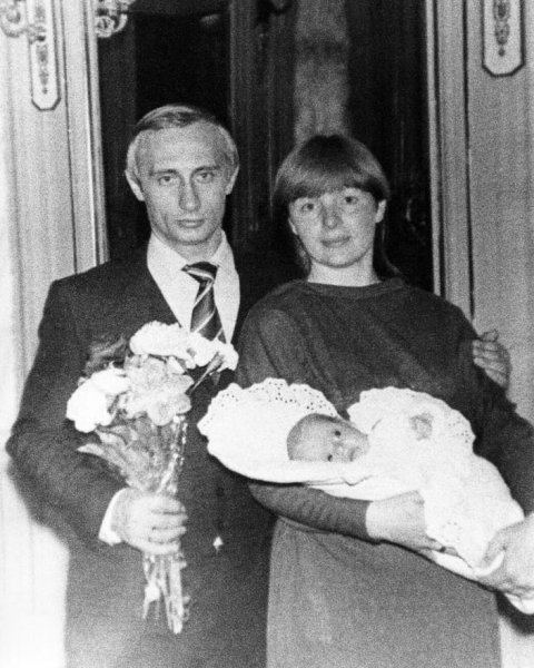 Владимир Путин с семьёй, 1986 г