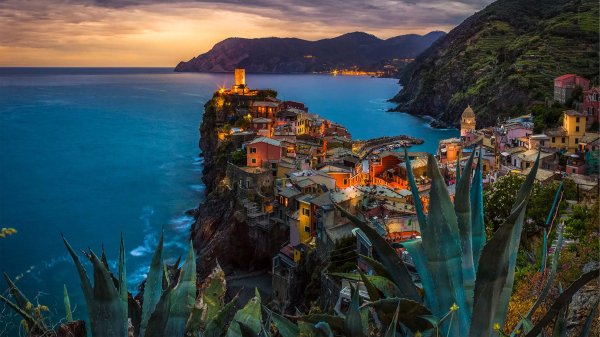 ItalyCinqueTerre ROW9714075261 UHD