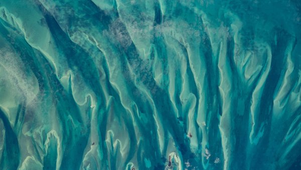 BlueBahamas ROW6088289111 UHD