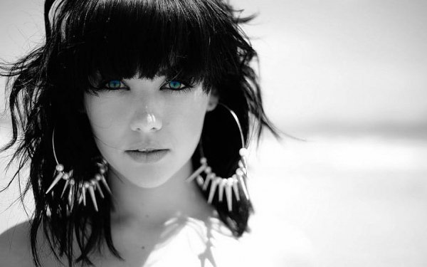 Melissa Carke selective Coloring Blue Eyes
