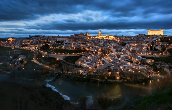 Blue-hour-toledo-gorod