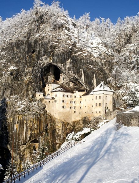 ПРЕДЬЯМСКИЙ ЗАМОК