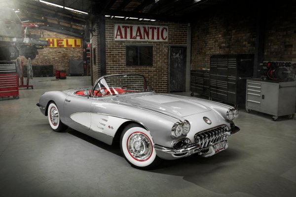chevrolet-corvette-1950s-garazh-svet