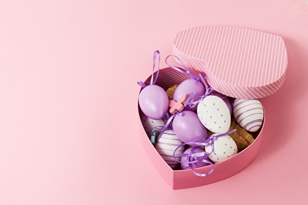 Easter Box Colored background Eggs Heart 564616 600x400