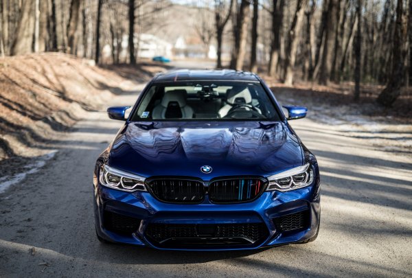 bmw-m5-f90-blue-forest-adaptive-led-sight