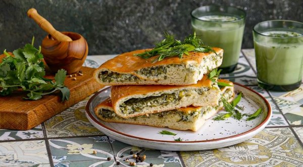 Осетинский пирог c сыром и зеленью