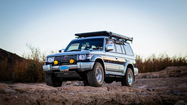 Mitsubishi pajero avtomobil