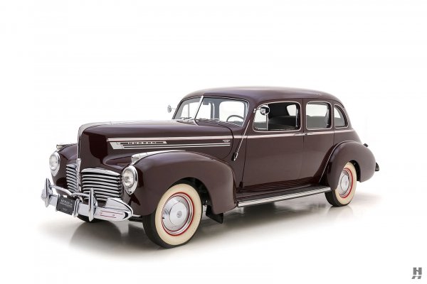 HUDSON COMMODORE EIGHT 4-DOOR TOURING SEDAN (1941г.)