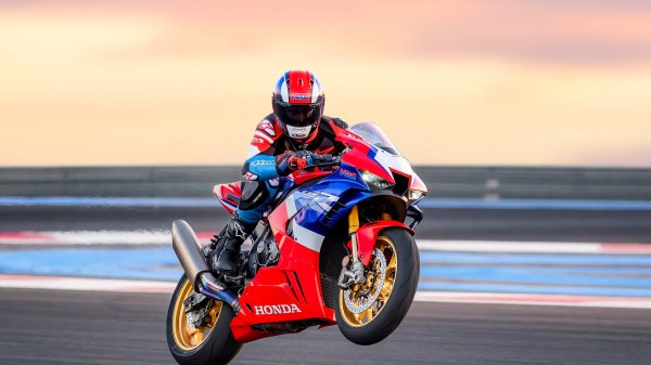 Honda-cbr1000rr-wallpaper