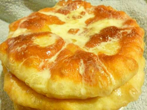 pyshki-so-smetanoy-i-sakharom