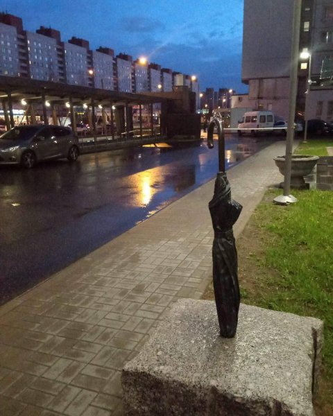 Памятник зонту, Сант-Петербург