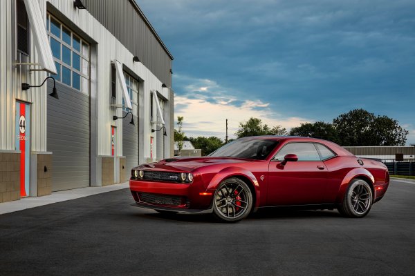Dodge-challenger-srt-hellcat-widebody