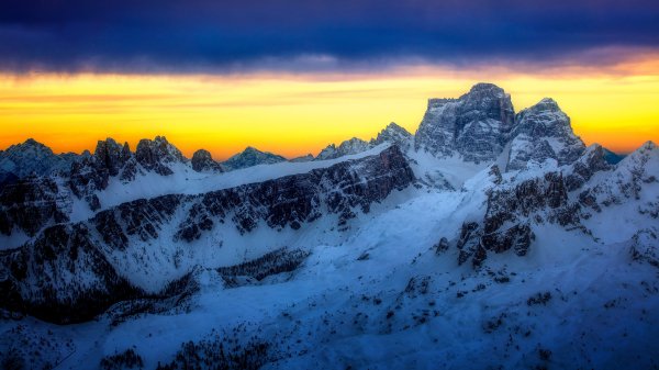 Gory-zima-sneg-sineva