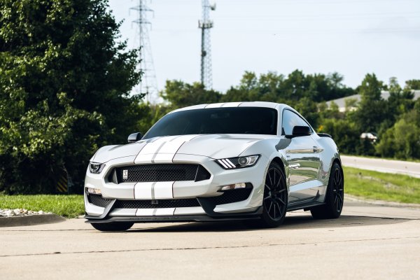 ford-shelby-mustang-gt350-1