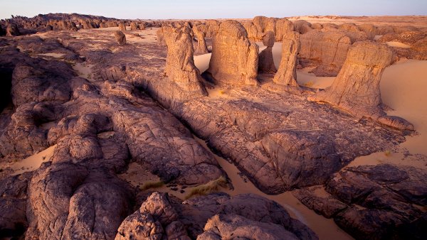 Lock2023-b45 wl hoggarmtsrockalgeria estockphoto 1920x1080