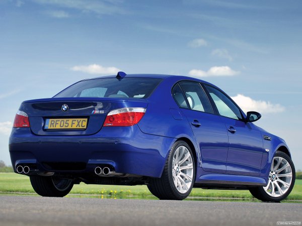 bmw m5 sedan uk-spec 18