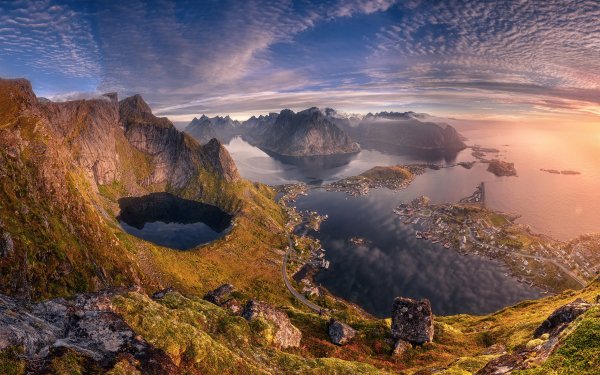 lofotenskie-ostrova-norvegiia-gory-ford-svet-gorodok