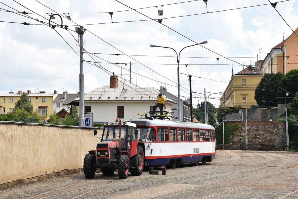 Необычная чешская архитектура. Дом с трамваем