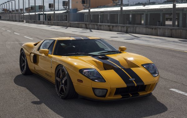 Ford-gt-yellow-hre-track-1951