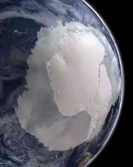 вид Антарктиды из Космоса
