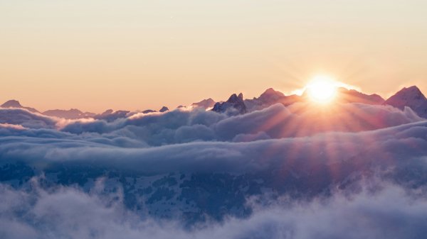 Sunrise-in-the-mountains