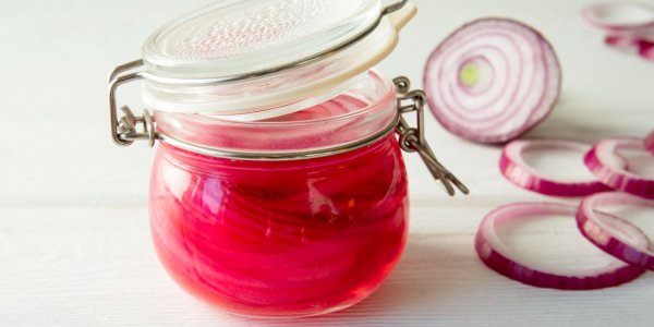 Маринованный лук с гранатовым сиропом
