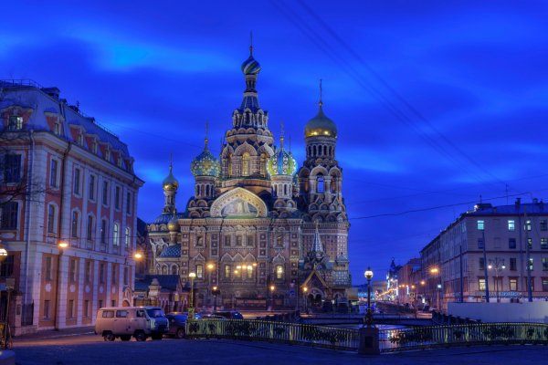 rossiia-sankt-peterburg-kanal-doma-mosty-ogni-fonari-vecher