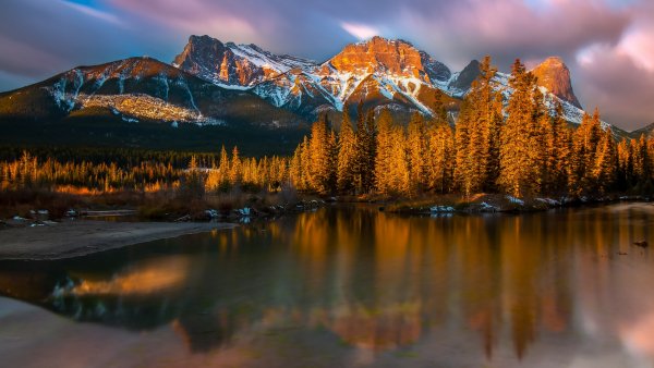 Gory-les-vodoem-osveshchenie