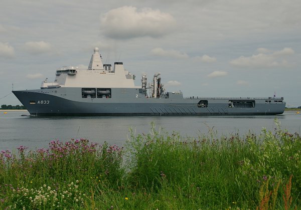 IMG viter59 HNLMS Karel Doorman A833
