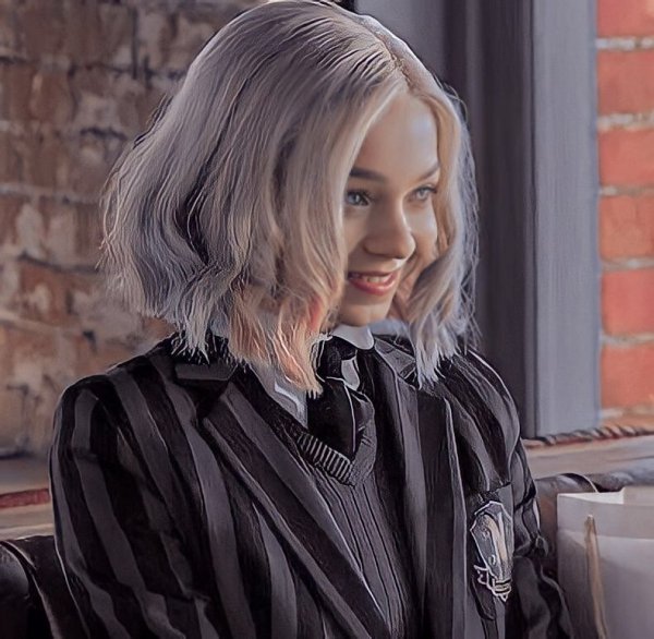 Эмма Майерс