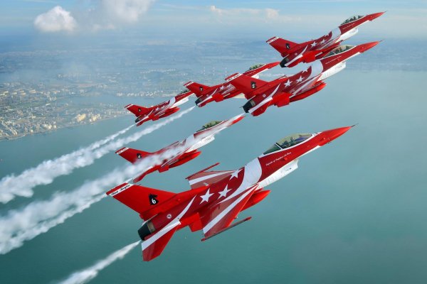 istrebitel-f-16-f-16c-pilotazhnaia-gruppa-vvs-singapura-chio
