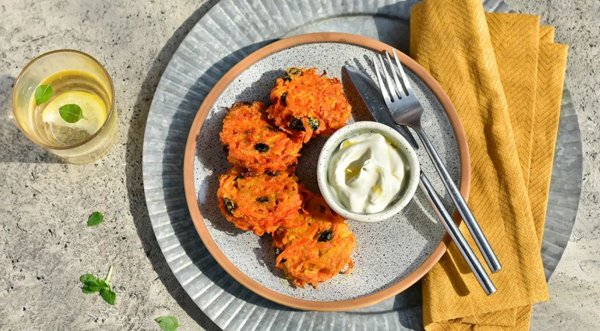 Драники из моркови с изюмом