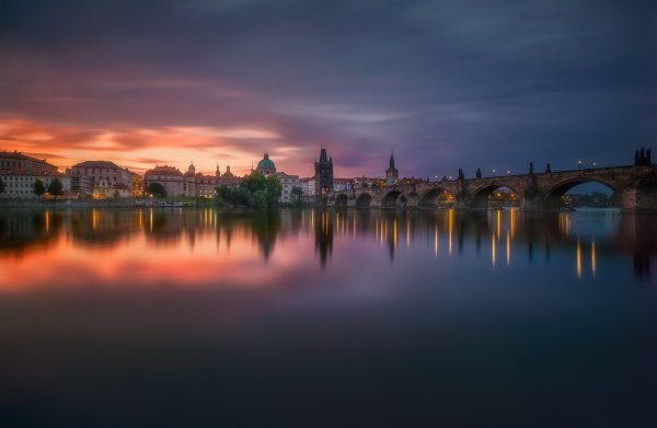 gorod-praga-chekhiia-most-reka-glad-vecher-utro-ogni